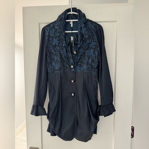 LINDI Modern Navy Blue jacket. Floral front, unique pockets. Pleated back. S